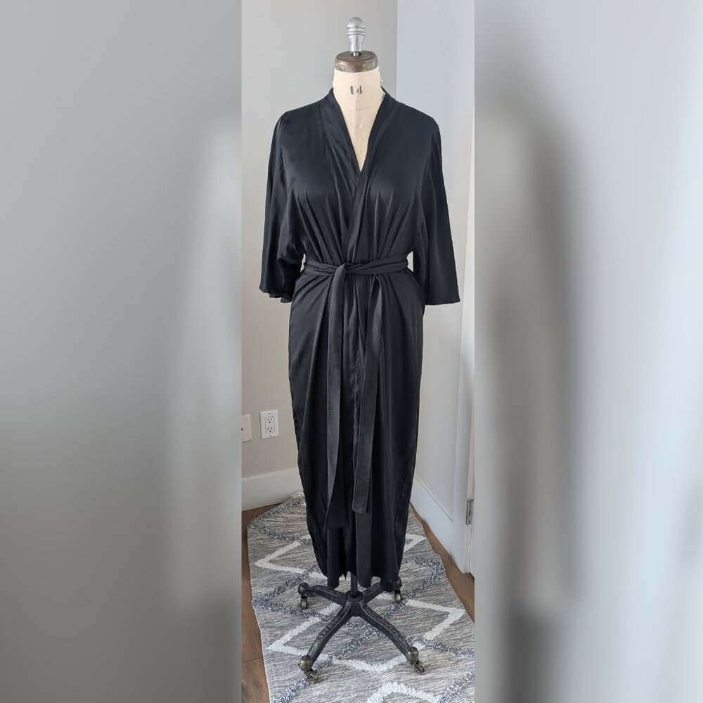 Stretch Satin Black Robe - Picture 4 of 4